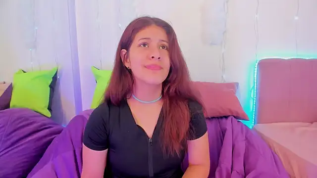 Snapshot of MiaQueen021 chatting on 7, 10, 2025 MiaQueen021 online show from 7, 10, 2025