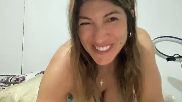 LunaBeya online show from 18, 9, 2025