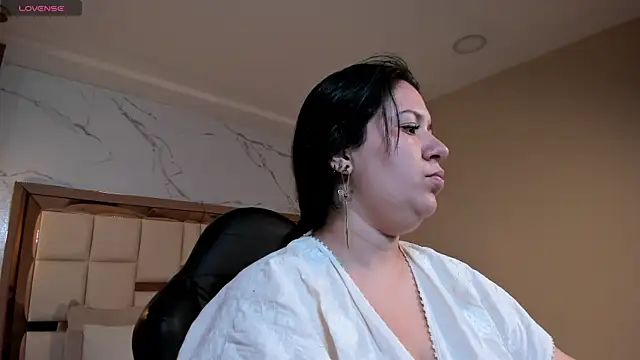 Snapshot of zoes_milee chatting on 30, 4, 2026 zoes milee online show from 30, 4, 2026