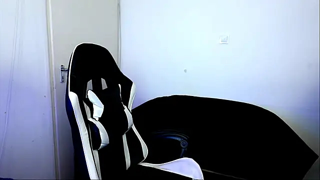 ShyHotNerd online show from 28, 7, 2026