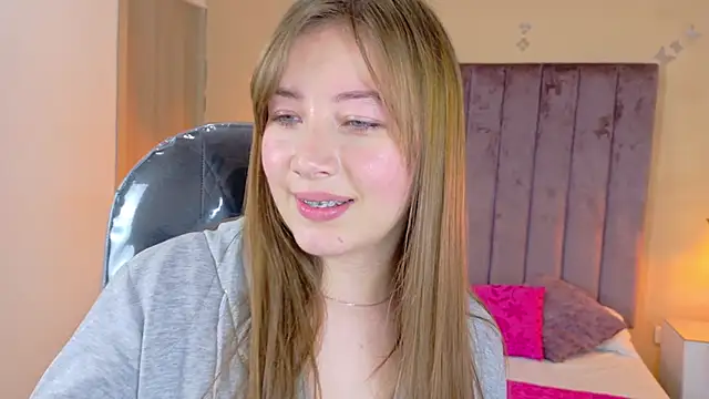 Dahlia Rousse online show from 5, 3, 2026