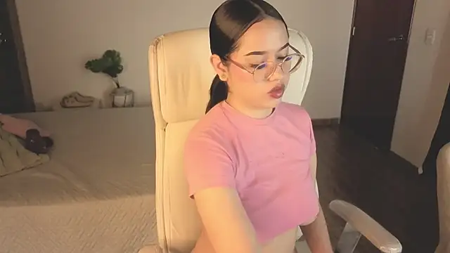 Snapshot of Renaxi_Smith chatting on 1, 11, 2025 Renaxi Smith online show from 1, 11, 2025