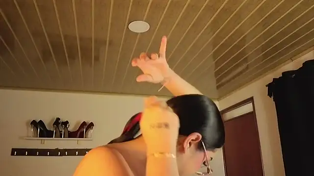 Snapshot of Renaxi_Smith chatting on 23, 11, 2025 Renaxi Smith online show from 23, 11, 2025