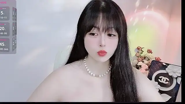 Snapshot of LiLiLily chatting on 13, 10, 2025 LiLiLily online show from 13, 10, 2025