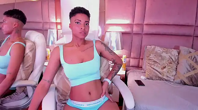 LuciaWallace online show from 15, 2, 2025