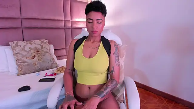 LuciaWallace online show from 13, 3, 2025