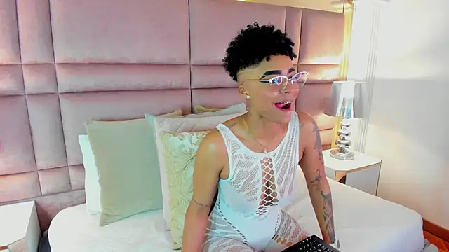 LuciaWallace online show from 27, 9, 2025