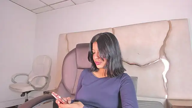 Salmaportman69 online show from 13, 5, 2026