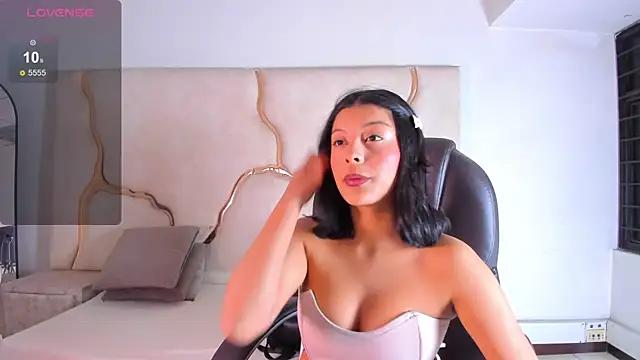 Salmaportman69 online show from 2, 7, 2026