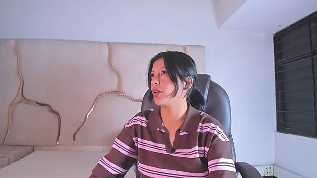 Salmaportman69 online show from 9, 7, 2026
