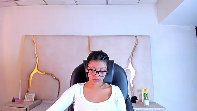 Salmaportman69 online show from 15, 7, 2026