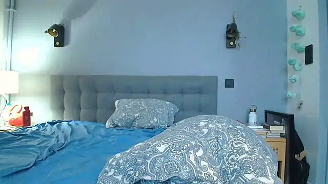 Snapshot of KattyFR chatting on 27, 10, 2025 KattyFR online show from 27, 10, 2025