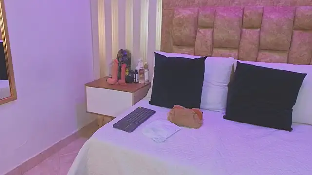 Snapshot of avis_lara chatting on 4, 3, 2026 avis lara online show from 4, 3, 2026