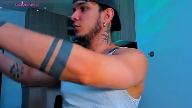Snapshot of austinoficial chatting on 24, 4, 2026 austinoficial online show from 24, 4, 2026
