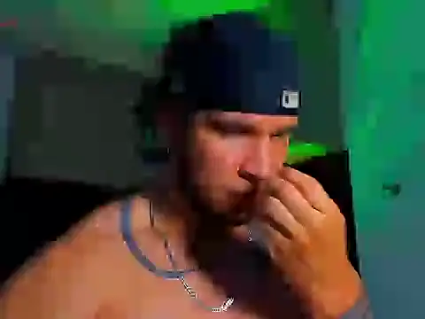 Snapshot of austinoficial chatting on 7, 5, 2026 austinoficial online show from 7, 5, 2026