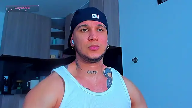 Snapshot of austinoficial chatting on 12, 5, 2026 austinoficial online show from 12, 5, 2026
