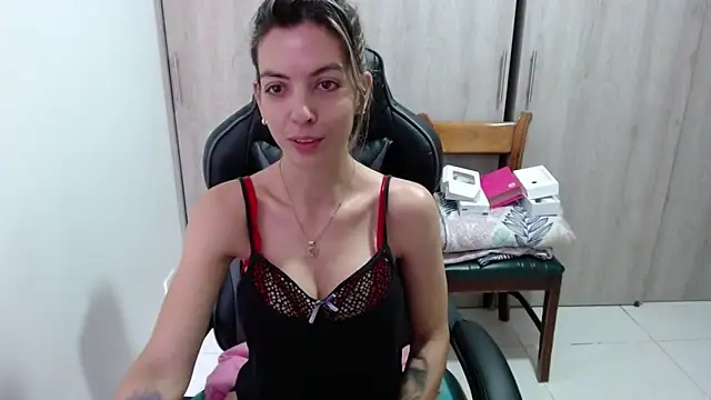 Snapshot of Princezzlove3 chatting on 13, 2, 2025 Princezzlove3 online show from 13, 2, 2025