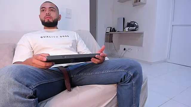 arturguy00 online show from 1, 3, 2025