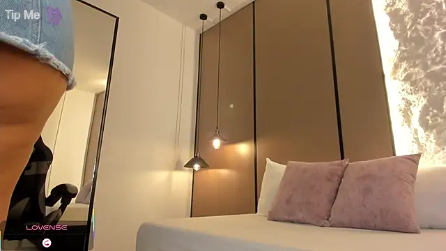 lilly ass  online show from 13, 11, 2025