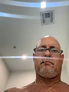 Snapshot of carlospingalinda chatting on 9, 9, 2025 carlospingalinda online show from 9, 9, 2025