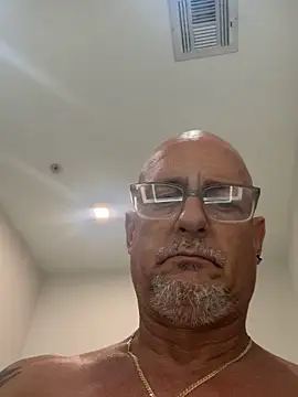 Snapshot of carlospingalinda chatting on 2, 10, 2025 carlospingalinda online show from 2, 10, 2025