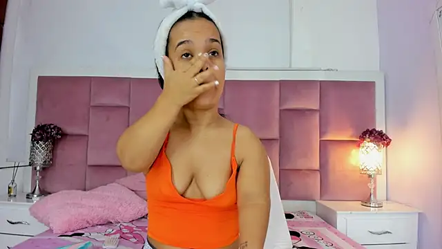 Snapshot of AnieRey chatting on 8, 3, 2025 AnieRey online show from 8, 3, 2025