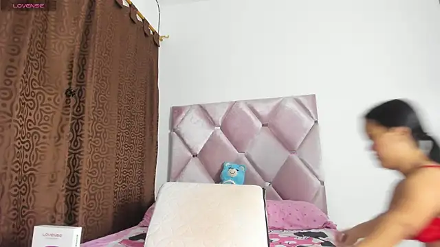 Snapshot of AnieRey chatting on 11, 10, 2025 AnieRey online show from 11, 10, 2025