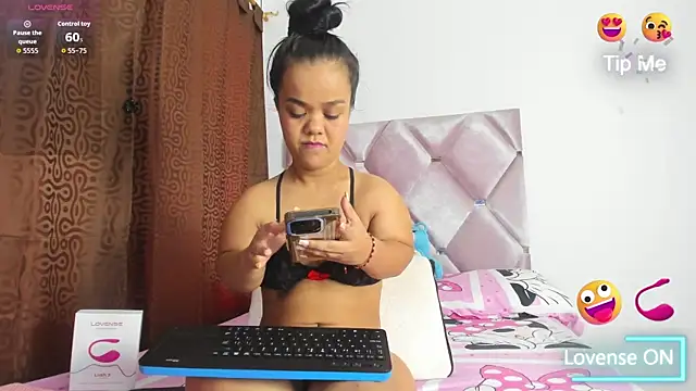 Snapshot of AnieRey chatting on 17, 10, 2025 AnieRey online show from 17, 10, 2025