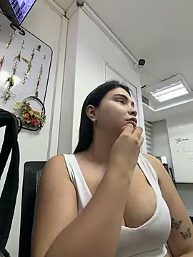 Aitana Hilton  online show from 20, 12, 2025