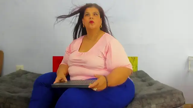 Charlotte curvy  online show from 27, 2, 2025