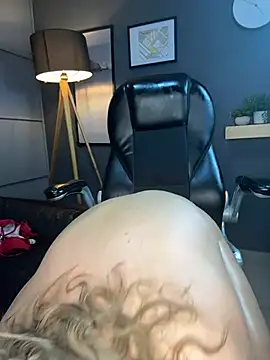 Snapshot of AtheneaRusell chatting on 20, 3, 2025 AtheneaRusell online show from 20, 3, 2025