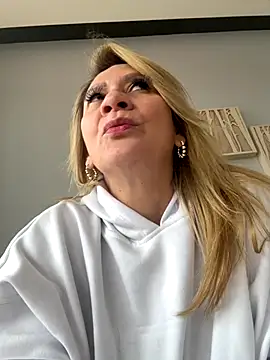 Snapshot of AtheneaRusell chatting on 28, 9, 2025 AtheneaRusell online show from 28, 9, 2025