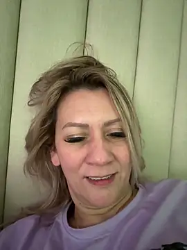 Snapshot of AtheneaRusell chatting on 2, 10, 2025 AtheneaRusell online show from 2, 10, 2025