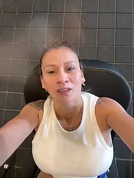 Snapshot of AtheneaRusell chatting on 21, 10, 2025 AtheneaRusell online show from 21, 10, 2025