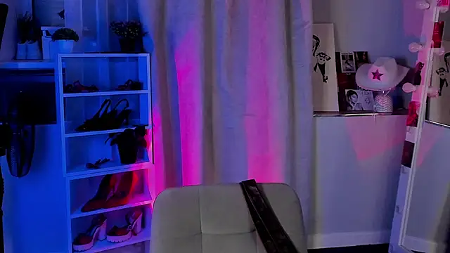 Snapshot of Sahara_Shields chatting on 14, 11, 2025 Sahara Shields online show from 14, 11, 2025