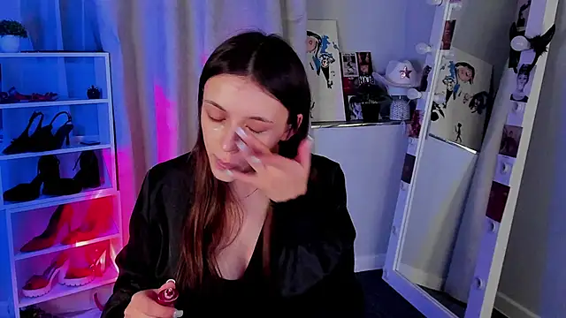 Snapshot of Sahara_Shields chatting on 30, 11, 2025 Sahara Shields online show from 30, 11, 2025