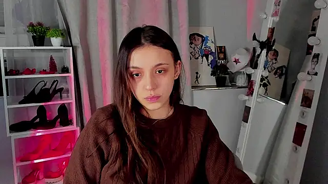 Snapshot of Sahara_Shields chatting on 19, 12, 2025 Sahara Shields online show from 19, 12, 2025