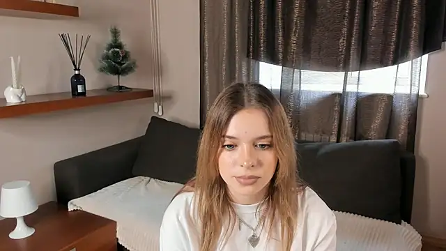 MonaClive online show from 4, 2, 2025