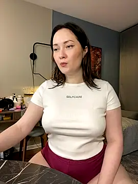 Kiss My Body online show from 9, 11, 2025