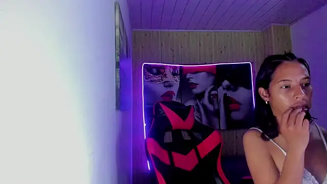 Snapshot of Miss_sparkle00 chatting on 12, 9, 2025 Miss sparkle00 online show from 12, 9, 2025