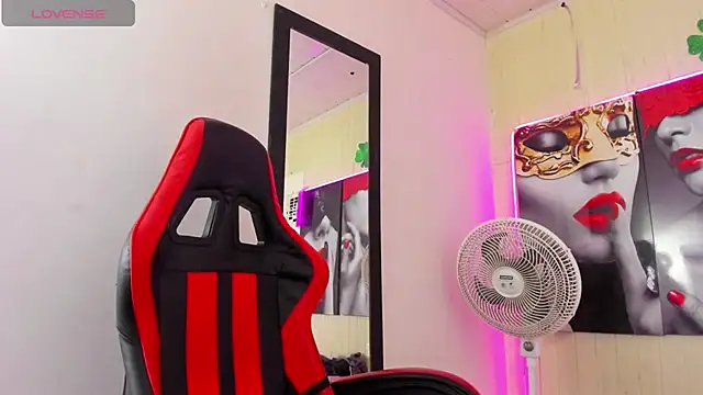 Snapshot of Miss_sparkle00 chatting on 3, 10, 2025 Miss sparkle00 online show from 3, 10, 2025