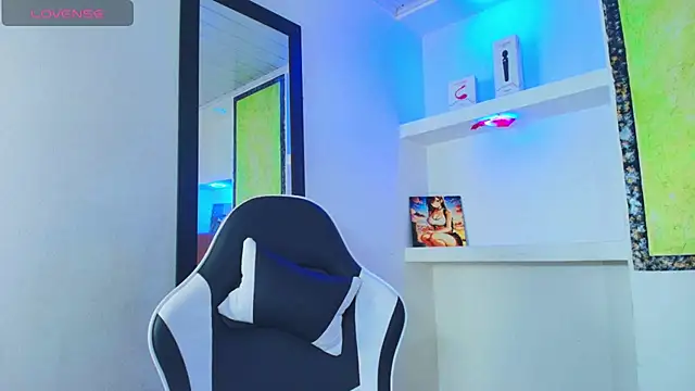 Snapshot of Miss_sparkle00 chatting on 17, 10, 2025 Miss sparkle00 online show from 17, 10, 2025