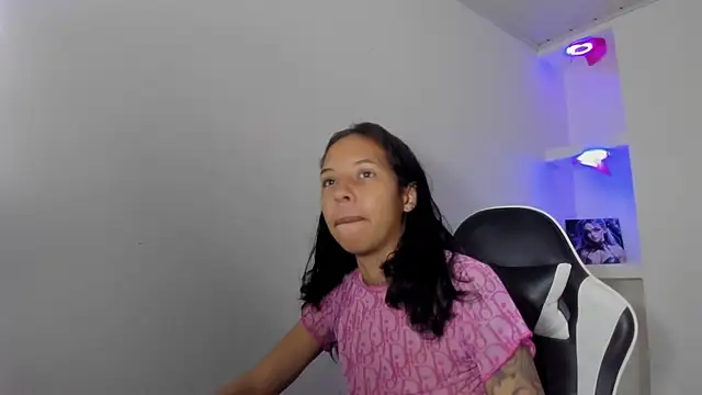 Snapshot of Miss_sparkle00 chatting on 30, 11, 2025 Miss sparkle00 online show from 30, 11, 2025