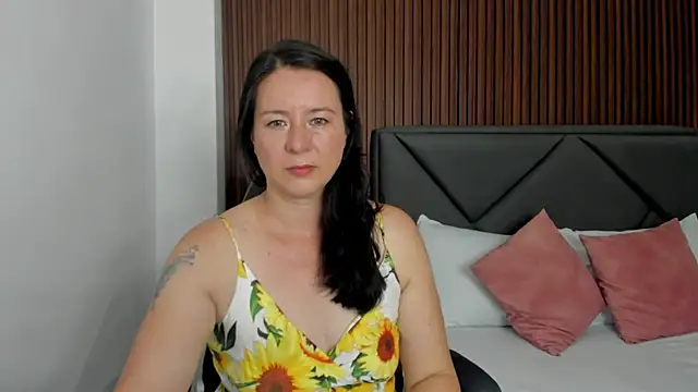 emmily taylor  online show from 10, 2, 2025