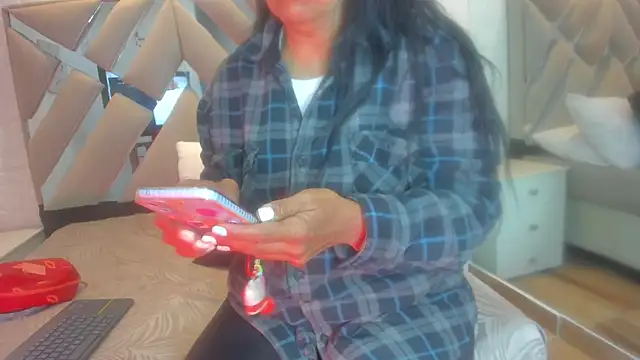 Snapshot of raquell_moore chatting on 3, 2, 2025 raquell moore online show from 3, 2, 2025