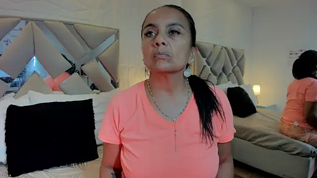 Snapshot of raquell_moore chatting on 9, 3, 2025 raquell moore online show from 9, 3, 2025