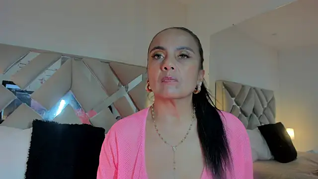 Snapshot of raquell_moore chatting on 22, 3, 2025 raquell moore online show from 22, 3, 2025