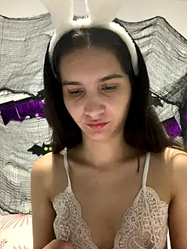 Bella still online show from 30, 10, 2025