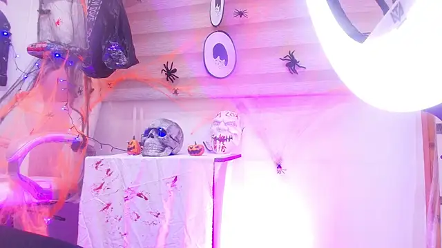 Auroraa miller online show from 31, 10, 2025