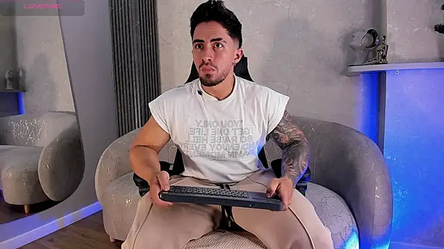 Snapshot of Brad_Summer chatting on 17, 5, 2026 Brad Summer online show from 17, 5, 2026